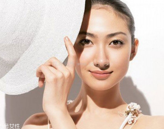 晚上防曬霜需要洗掉嗎 建議洗掉 晚上防曬霜需要洗掉嗎 建議洗掉