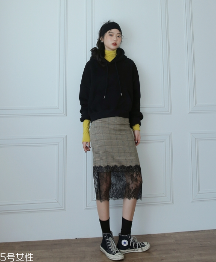 蕾絲半身裙配什么上衣好看？瞬間氣質(zhì)脫俗