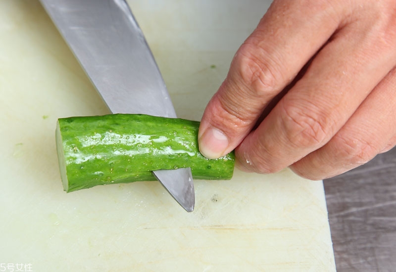 青瓜怎么切 5種切青瓜的基本刀工 青瓜怎么切 5種切青瓜的基本刀工