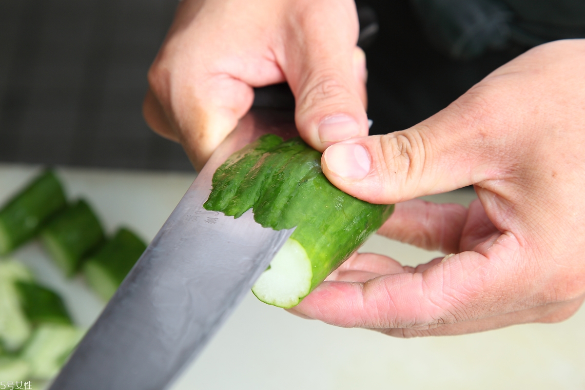 青瓜怎么切 5種切青瓜的基本刀工 青瓜怎么切 5種切青瓜的基本刀工