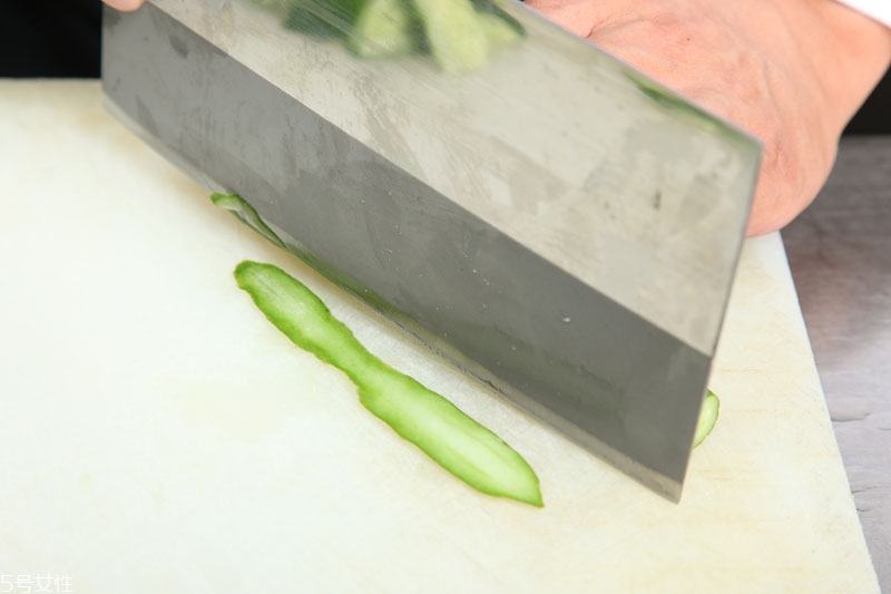 青瓜怎么切 5種切青瓜的基本刀工 青瓜怎么切 5種切青瓜的基本刀工
