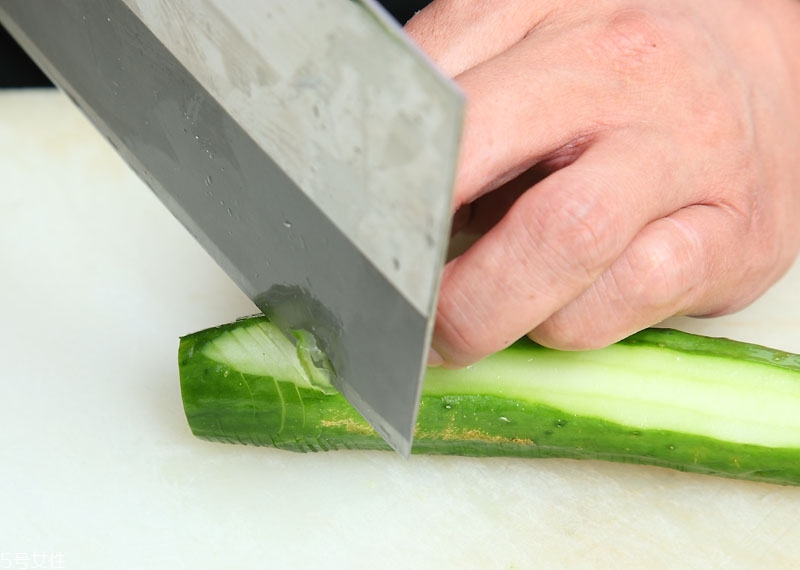 青瓜怎么切 5種切青瓜的基本刀工 青瓜怎么切 5種切青瓜的基本刀工