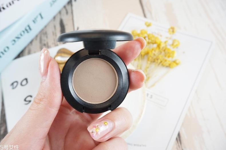 魅可時(shí)尚焦點(diǎn)小眼影omega試色 人氣王超百搭 魅可時(shí)尚焦點(diǎn)小眼影omega試色 人氣王超百搭