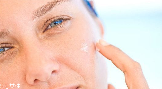 身體乳可以擦臉嗎 身體乳擦臉有這些壞處 身體乳可以擦臉嗎 身體乳擦臉有這些壞處