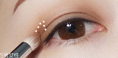 眼線刷硬了怎么回事？用后沒有及時(shí)清洗