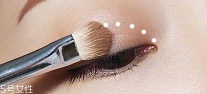 眼線刷硬了怎么回事？用后沒有及時(shí)清洗