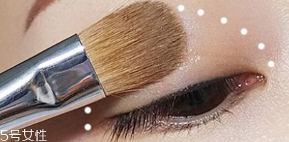 眼線刷硬了怎么回事？用后沒有及時(shí)清洗
