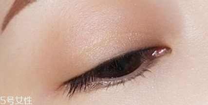 眼線刷硬了怎么回事？用后沒有及時(shí)清洗