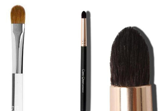 眼線刷硬了怎么回事？用后沒有及時(shí)清洗