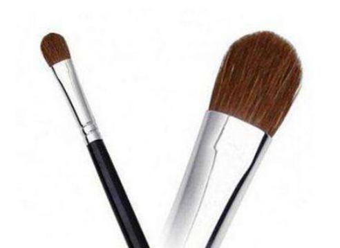 眼線刷硬了怎么回事？用后沒有及時(shí)清洗