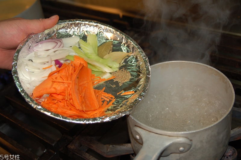 豬內(nèi)臟怎么清洗 常見豬內(nèi)臟選購(gòu)與處理