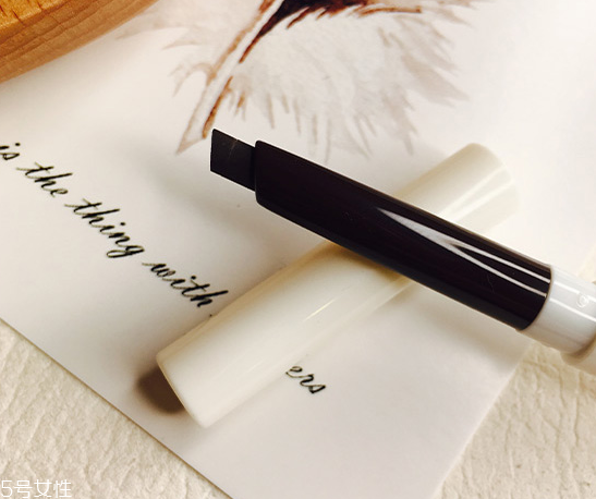 眼距太寬怎么畫眼線？眼頭尖角全描黑