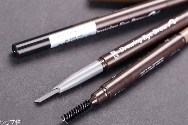 眼距太寬怎么畫眼線？眼頭尖角全描黑