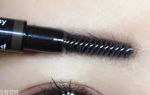 黑色眉筆怎么畫(huà)自然？淡掃眉毛輕下手