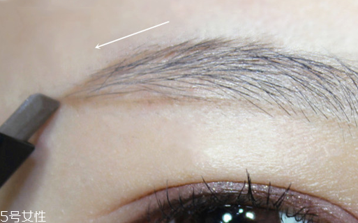 黑色眉筆怎么畫(huà)自然？淡掃眉毛輕下手