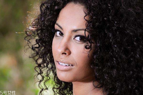 皮膚黑用什么眉筆？眉筆顏色不要太淺太紅