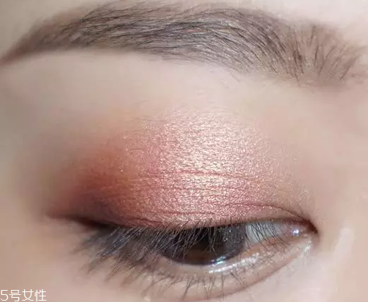 棕色眉筆適合什么膚色？不適合暗膚色