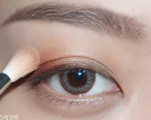 棕色眉筆適合什么膚色？不適合暗膚色