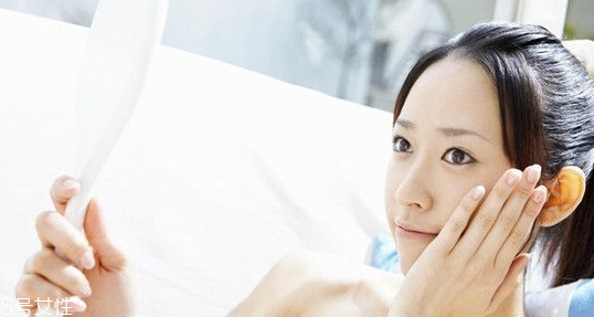 身體乳可以擦臉嗎 身體乳擦臉有這些壞處 身體乳可以擦臉嗎 身體乳擦臉有這些壞處