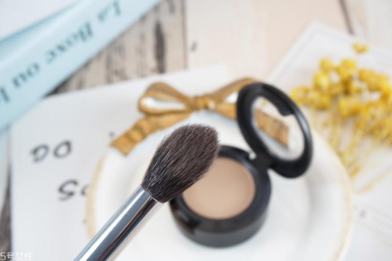 魅可時(shí)尚焦點(diǎn)小眼影omega試色 人氣王超百搭 魅可時(shí)尚焦點(diǎn)小眼影omega試色 人氣王超百搭