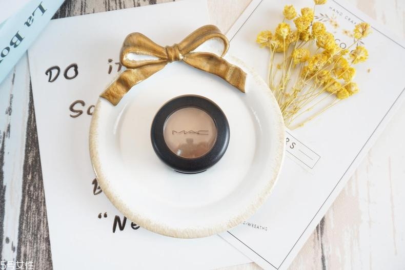 魅可時(shí)尚焦點(diǎn)小眼影omega試色 人氣王超百搭 魅可時(shí)尚焦點(diǎn)小眼影omega試色 人氣王超百搭