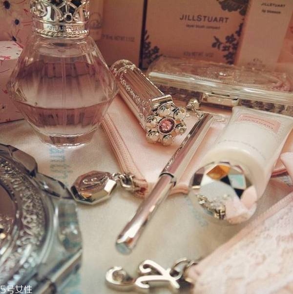 身體乳什么牌子好用又補(bǔ)水 好用又顏值滿分身體乳推薦 身體乳什么牌子好用又補(bǔ)水 好用又顏值滿分身體乳推薦