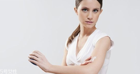 蘆薈膠可以當(dāng)身體乳嗎 蘆薈膠當(dāng)身體乳的作用 蘆薈膠可以當(dāng)身體乳嗎 蘆薈膠當(dāng)身體乳的作用