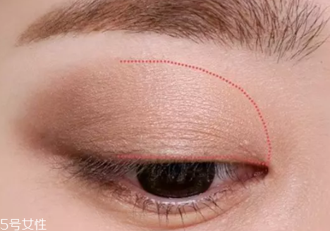 大地色眼影配什么顏色口紅？豆沙色超有氣質(zhì)