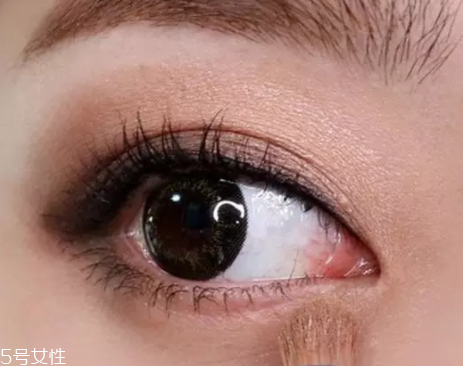 大地色眼影配什么顏色口紅？豆沙色超有氣質(zhì)