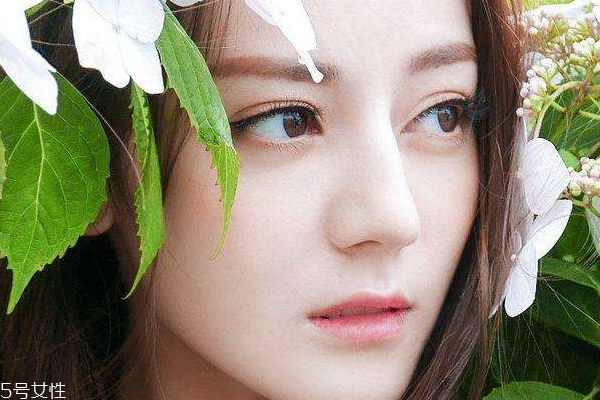 眼影用手還是刷子？兩種工具詳細(xì)用法