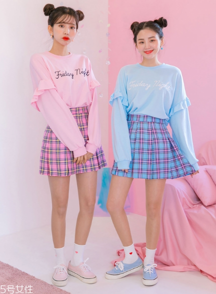 格子百褶裙配什么上衣？美翻整個春夏