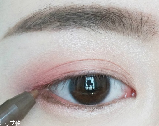 桃花妝用什么眼影好？3重色彩打造迷人眼妝