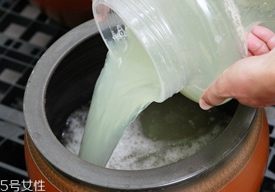 臭豆腐為什么那么臭吃起來(lái)香 臭豆腐為什么那么臭吃起來(lái)香