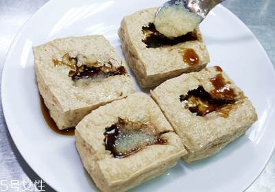 臭豆腐為什么那么臭吃起來(lái)香 臭豆腐為什么那么臭吃起來(lái)香