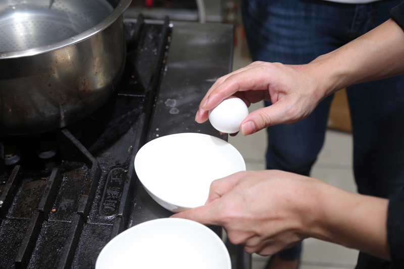 雞蛋里有血能吃嗎 雞蛋里有血絲是怎么回事 雞蛋里有血能吃嗎 雞蛋里有血絲是怎么回事