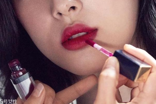 雅詩蘭黛傾慕唇釉304試色 低調(diào)顯氣色適合上班族 雅詩蘭黛傾慕唇釉304試色 低調(diào)顯氣色適合上班族