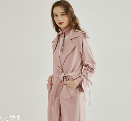 如何挑選風(fēng)衣？這些款式穿10年不過時(shí)