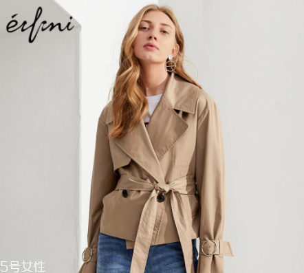 如何挑選風(fēng)衣？這些款式穿10年不過時(shí)