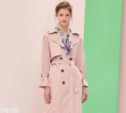 如何挑選風(fēng)衣？這些款式穿10年不過時(shí)