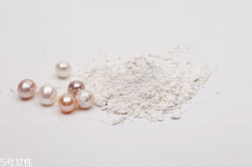 珍珠粉面膜用什么水最好 珍珠粉面膜的注意事項(xiàng) 珍珠粉面膜用什么水最好 珍珠粉面膜的注意事項(xiàng)