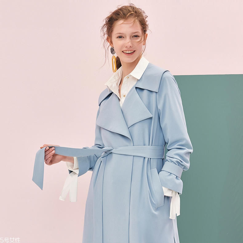 如何挑選風(fēng)衣？這些款式穿10年不過時(shí)