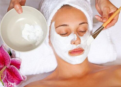 珍珠粉面膜用什么水最好 珍珠粉面膜的注意事項(xiàng) 珍珠粉面膜用什么水最好 珍珠粉面膜的注意事項(xiàng)