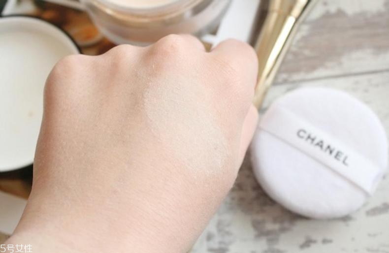 香奈兒蜜粉10和20號哪個好？哪個色號適合黃皮？
