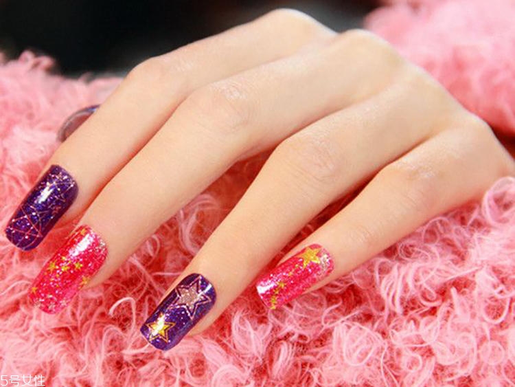 紫色美甲圖片2018款式 耀眼紫光綻放指尖 紫色美甲圖片2018款式 耀眼紫光綻放指尖
