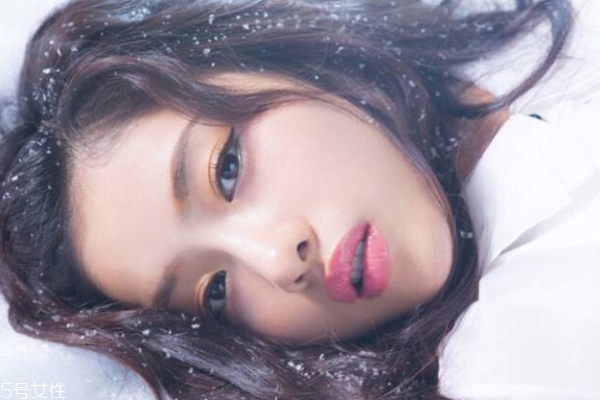 熱門面部修容圖解 這么化妝視覺(jué)上瘦5kg 熱門面部修容圖解 這么化妝視覺(jué)上瘦5kg