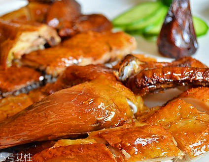 孕婦能吃燒雞嗎？適量吃是可以的