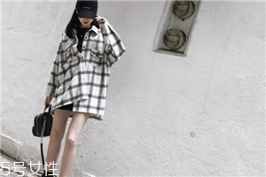 襯衫里面要穿衣服嗎？要看襯衫的面料顏色