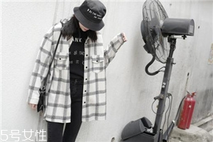 襯衫里面可以穿t恤嗎？淺色t恤可以穿