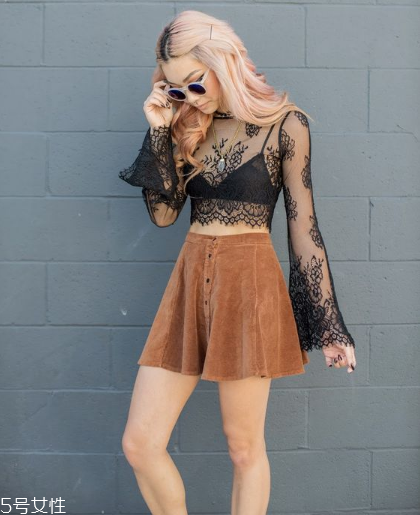 黑色蕾絲上衣怎么搭配？拒絕庸俗裝扮