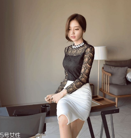 黑色蕾絲上衣怎么搭配？拒絕庸俗裝扮